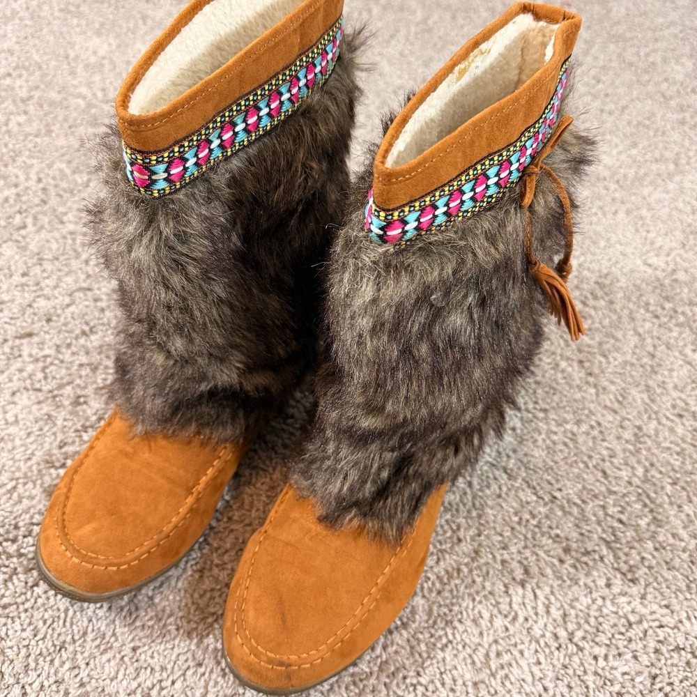 Call It Spring Faux Fur Winter Boots Tribal Tassel Brown Womens 10 EUC
